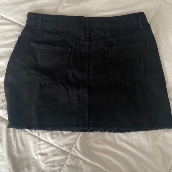 Black skirt - Picture 3 of 3